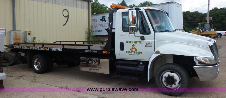 image for item BS9655 2005 International 4200 rollback truck