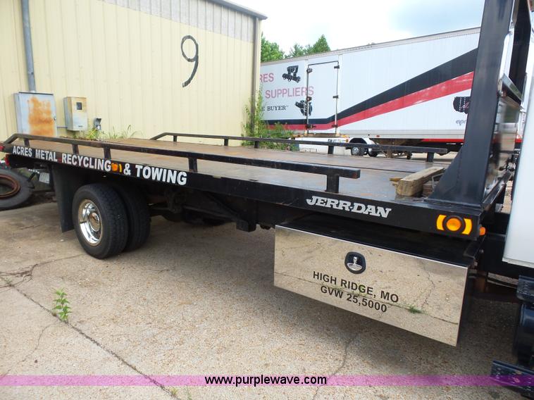 image for item BS9655 2005 International 4200 rollback truck