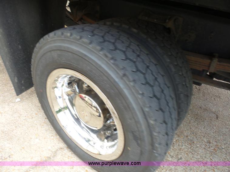 image for item BS9655 2005 International 4200 rollback truck