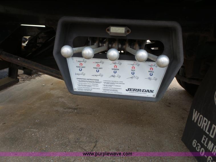 image for item BS9655 2005 International 4200 rollback truck