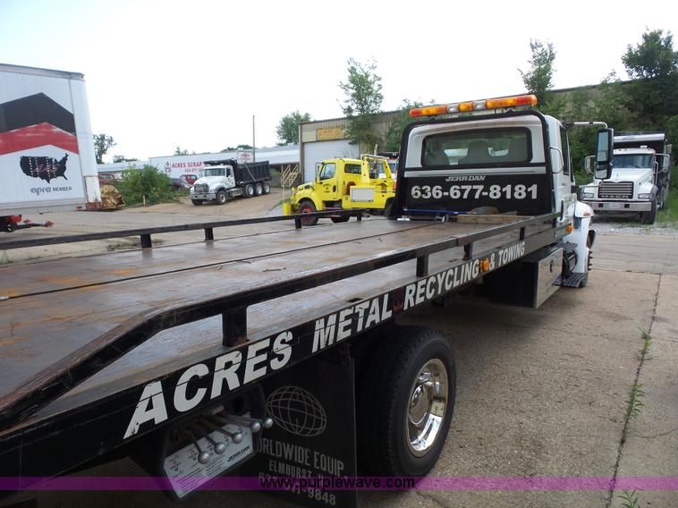 image for item BS9655 2005 International 4200 rollback truck