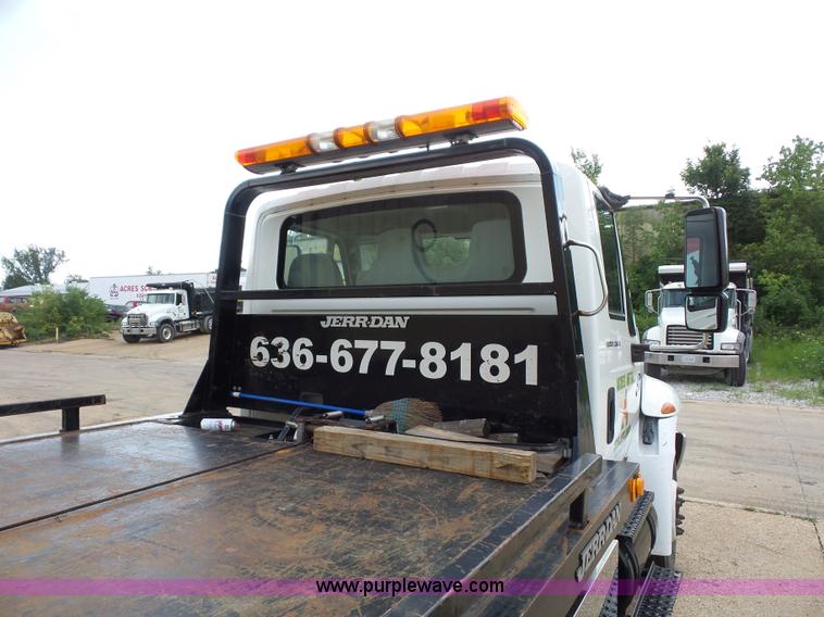 image for item BS9655 2005 International 4200 rollback truck