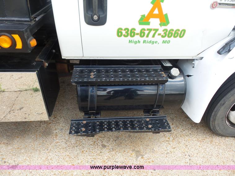 image for item BS9655 2005 International 4200 rollback truck