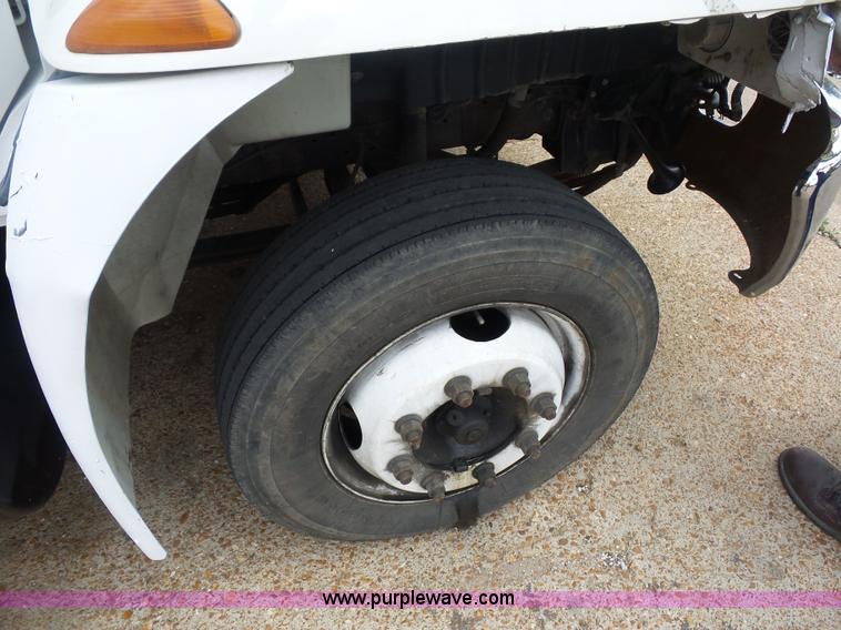 image for item BS9655 2005 International 4200 rollback truck