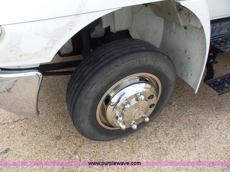 image for item BS9655 2005 International 4200 rollback truck