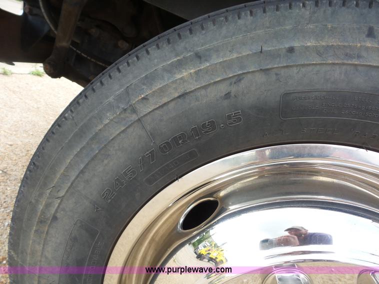 image for item BS9655 2005 International 4200 rollback truck