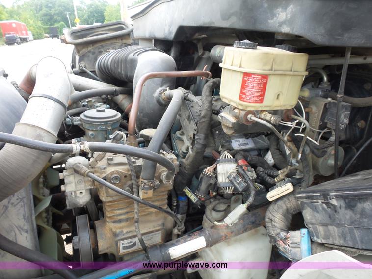 image for item BS9655 2005 International 4200 rollback truck