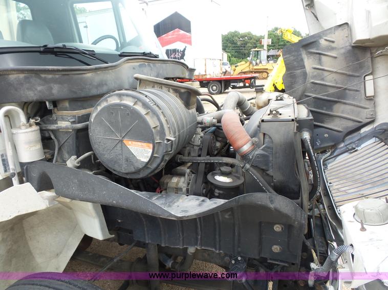 image for item BS9655 2005 International 4200 rollback truck