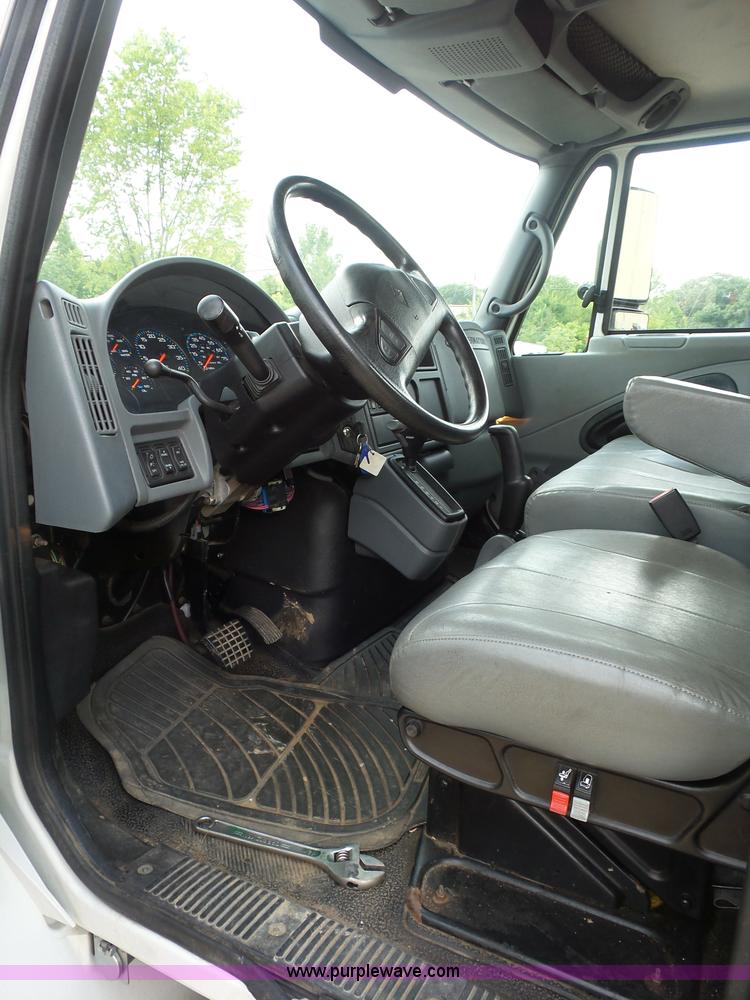 image for item BS9655 2005 International 4200 rollback truck