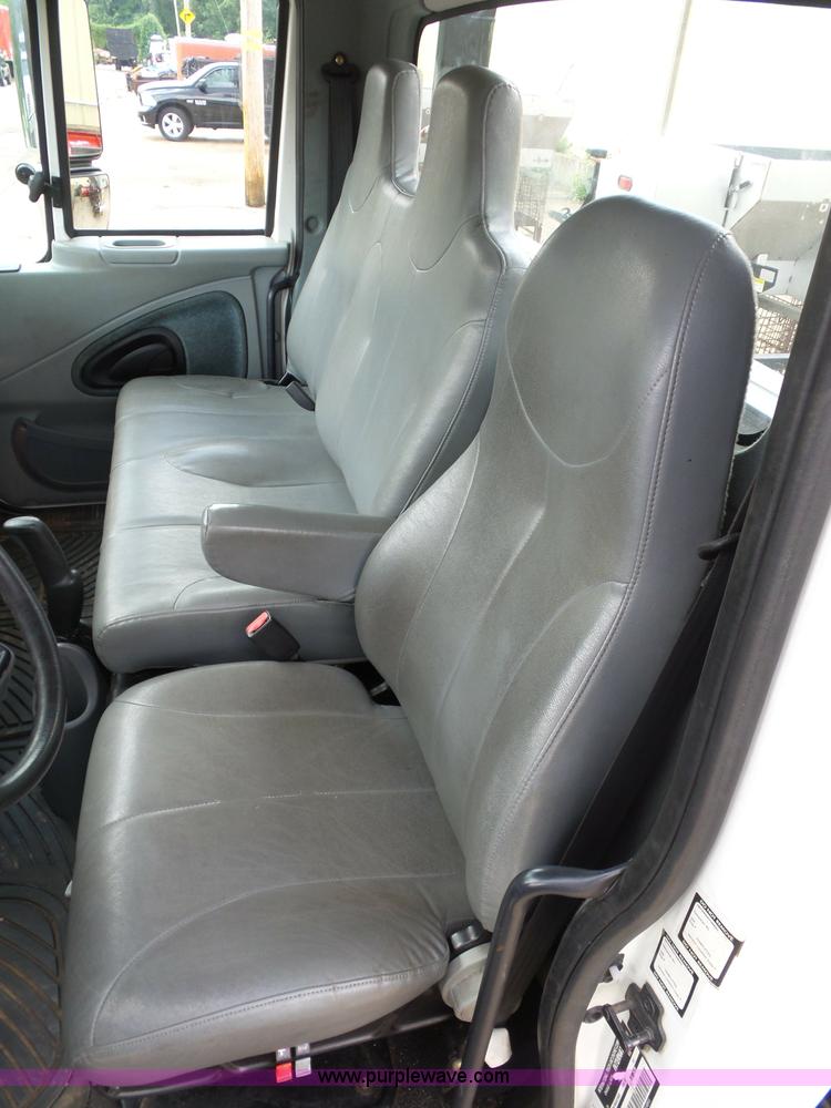 image for item BS9655 2005 International 4200 rollback truck