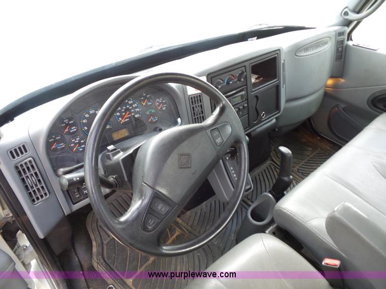 image for item BS9655 2005 International 4200 rollback truck