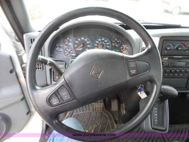 image for item BS9655 2005 International 4200 rollback truck