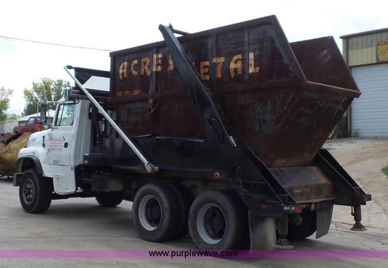 image for item BS9656 1994 Ford LTS9000 lugger truck