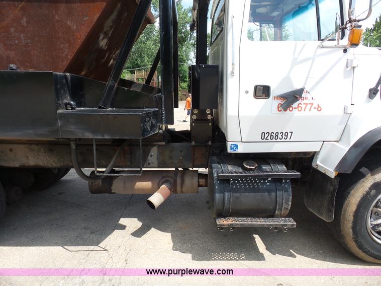 image for item BS9656 1994 Ford LTS9000 lugger truck