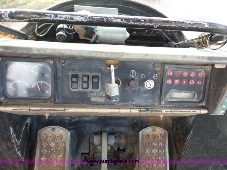 image for item BS9657 1996 Caterpillar 953C track loader