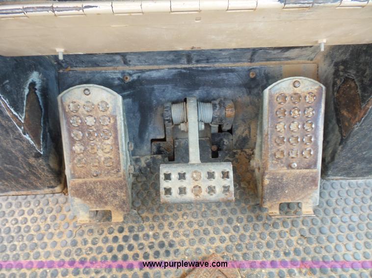 image for item BS9657 1996 Caterpillar 953C track loader