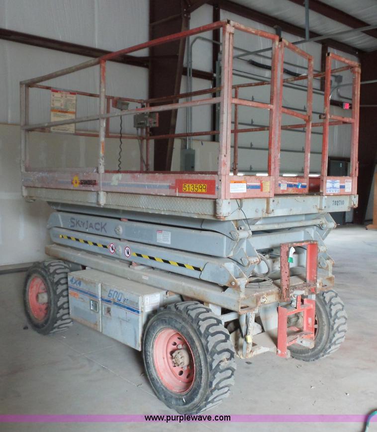 image for item BS9658 Skyjack SJ7027 scissor lift