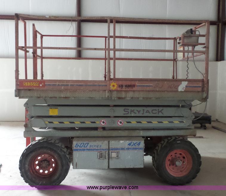 image for item BS9658 Skyjack SJ7027 scissor lift