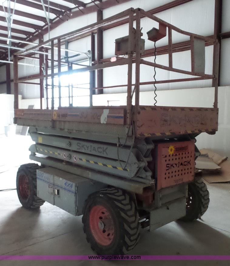 image for item BS9658 Skyjack SJ7027 scissor lift