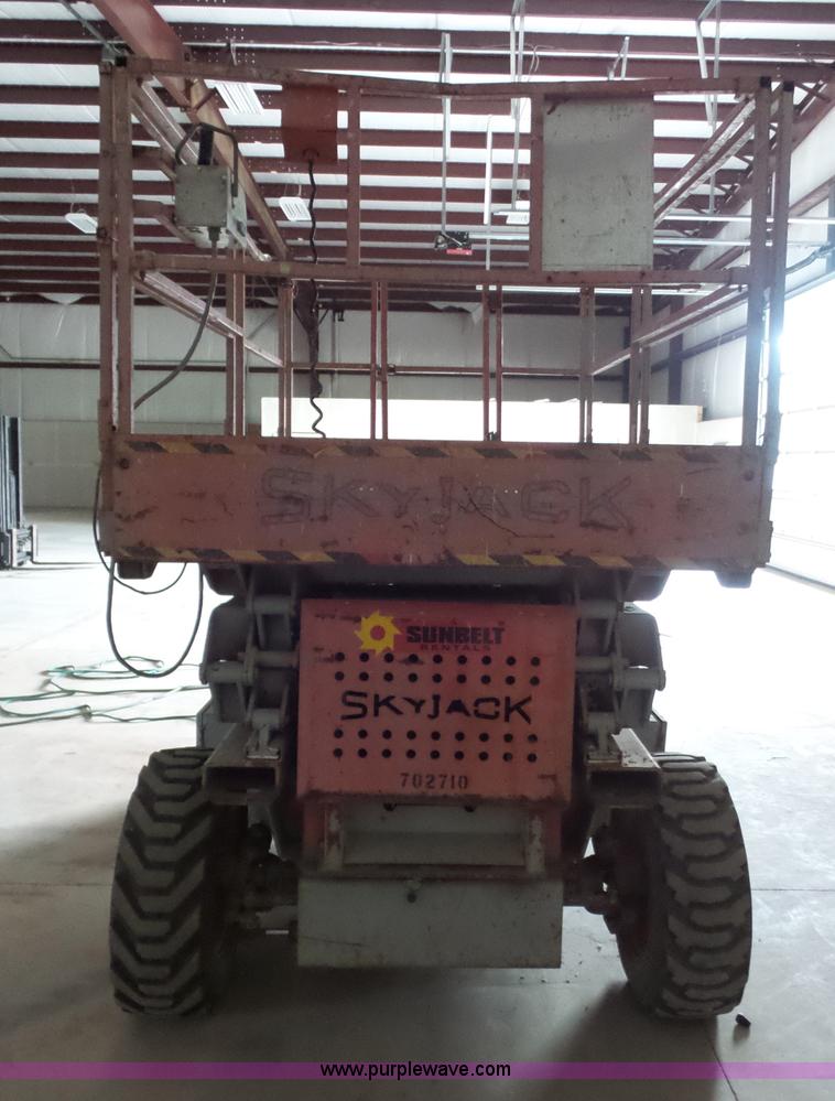 image for item BS9658 Skyjack SJ7027 scissor lift