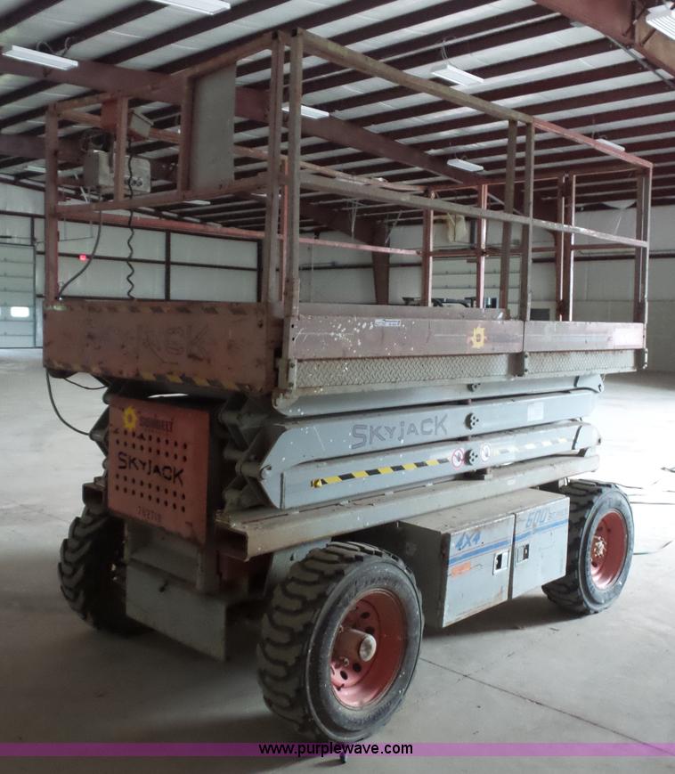 image for item BS9658 Skyjack SJ7027 scissor lift