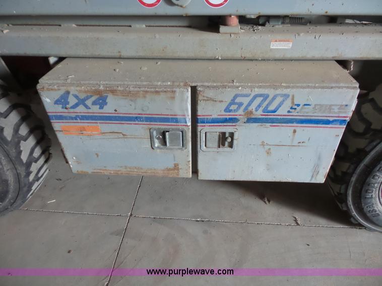 image for item BS9658 Skyjack SJ7027 scissor lift