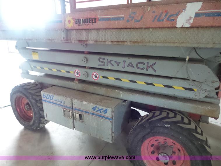 image for item BS9658 Skyjack SJ7027 scissor lift