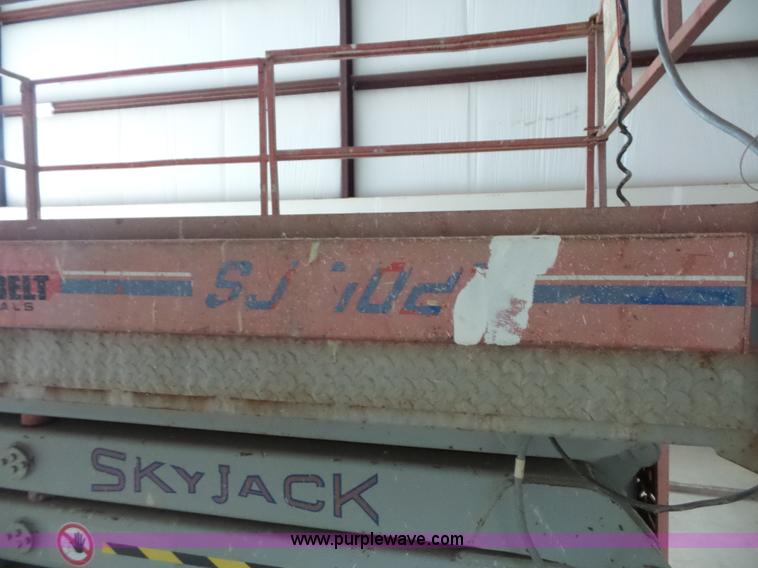 image for item BS9658 Skyjack SJ7027 scissor lift