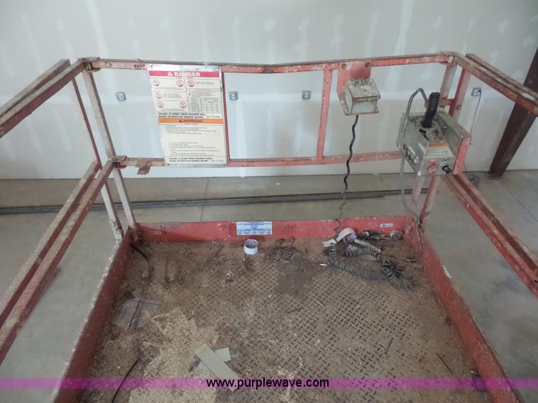 image for item BS9658 Skyjack SJ7027 scissor lift