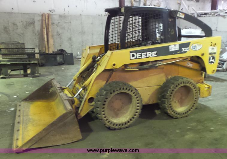 image for item L3514 2005 John Deere 325 skid steer