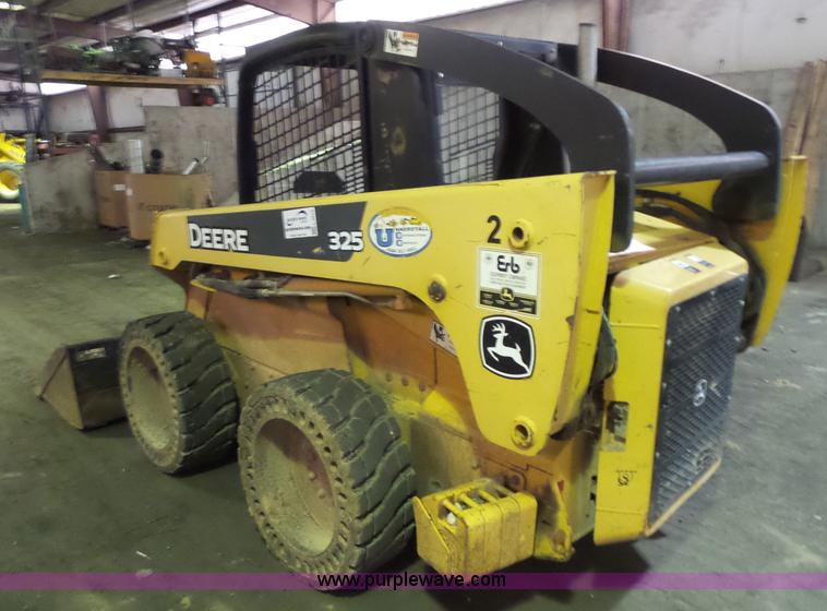 image for item L3514 2005 John Deere 325 skid steer