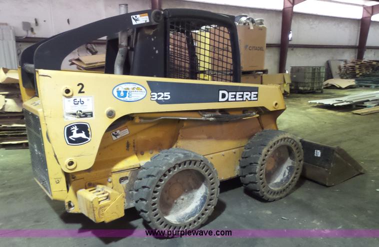 image for item L3514 2005 John Deere 325 skid steer