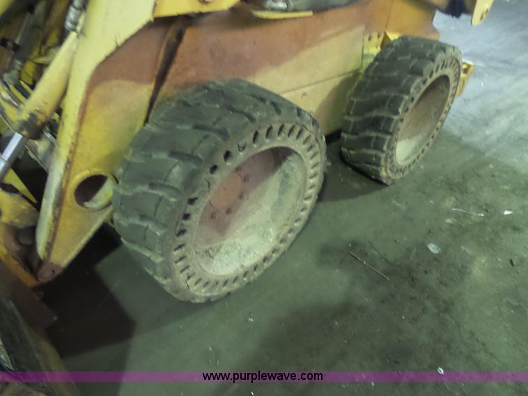 image for item L3514 2005 John Deere 325 skid steer