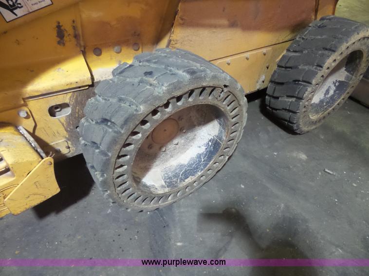 image for item L3514 2005 John Deere 325 skid steer