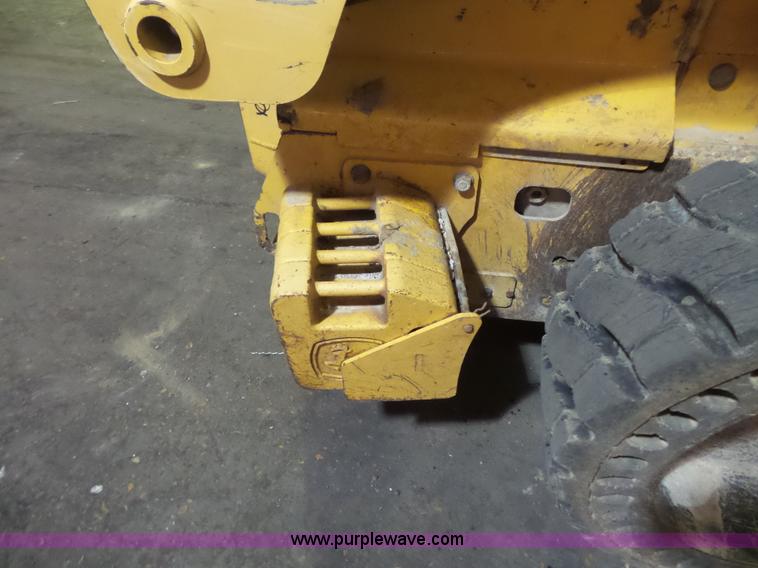 image for item L3514 2005 John Deere 325 skid steer