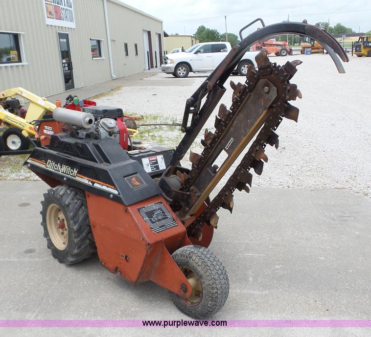 image for item AG9182 1997 Ditch Witch 1820HF trencher