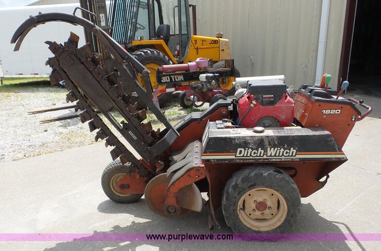 image for item AG9182 1997 Ditch Witch 1820HF trencher