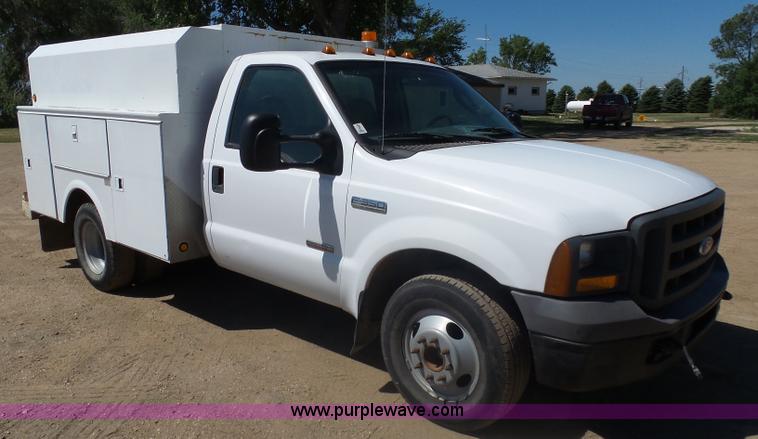 image for item AL9140 2005 Ford F350 Super Duty utility truck