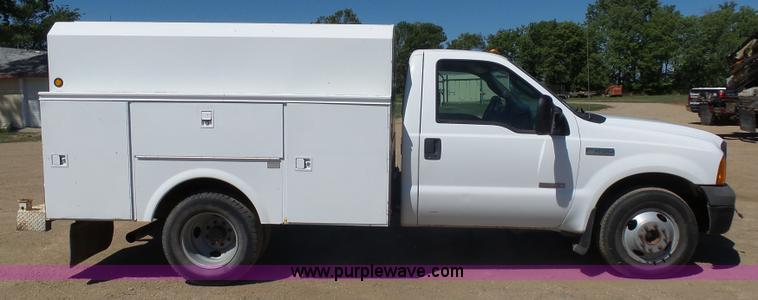 image for item AL9140 2005 Ford F350 Super Duty utility truck
