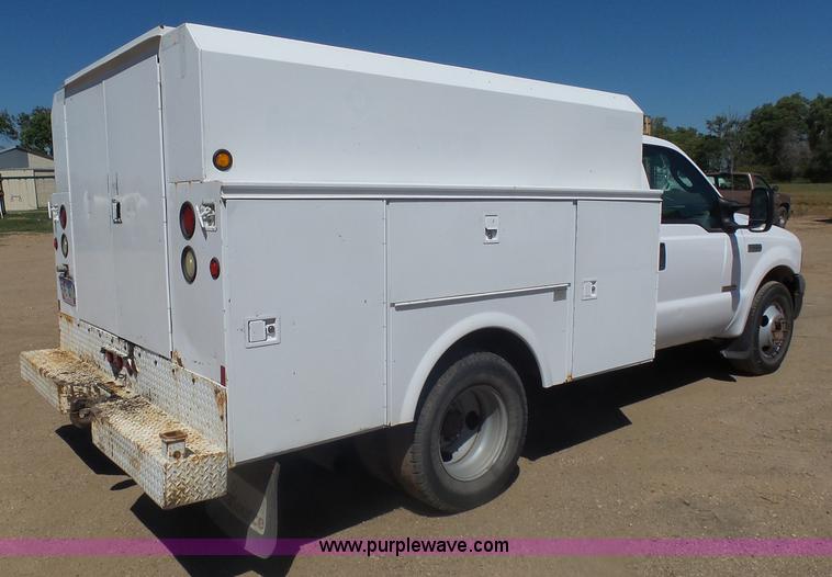 image for item AL9140 2005 Ford F350 Super Duty utility truck