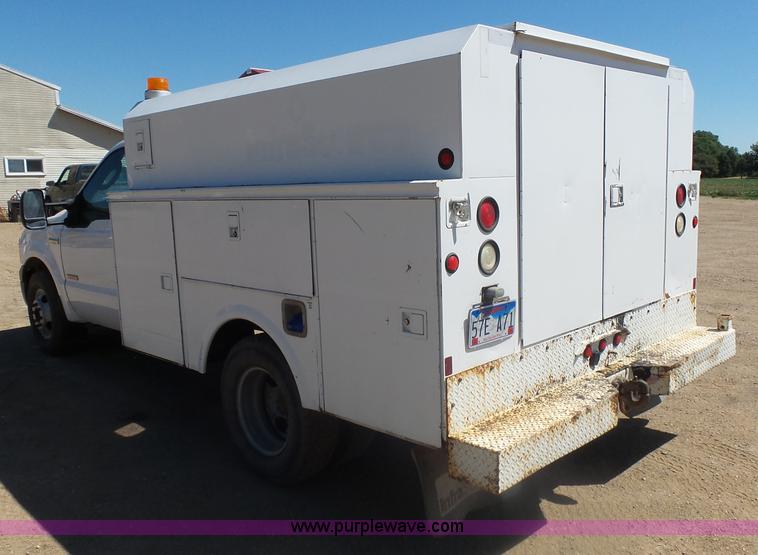 image for item AL9140 2005 Ford F350 Super Duty utility truck