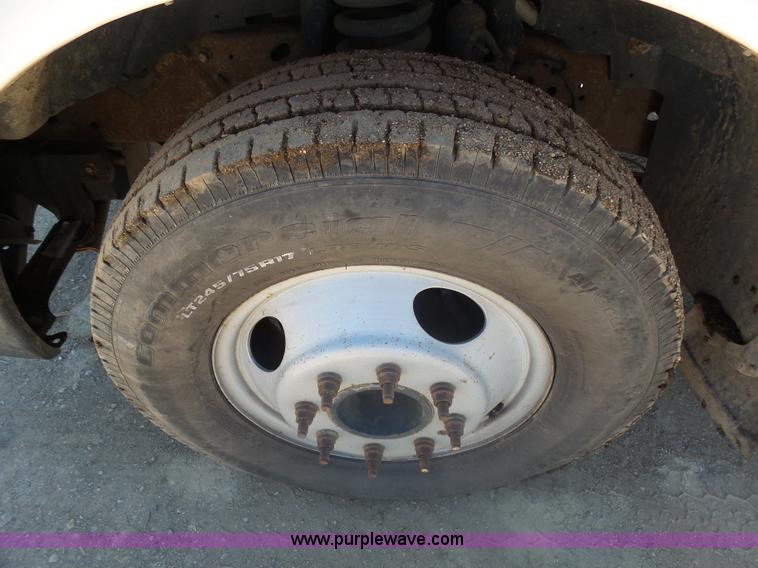 image for item AL9140 2005 Ford F350 Super Duty utility truck