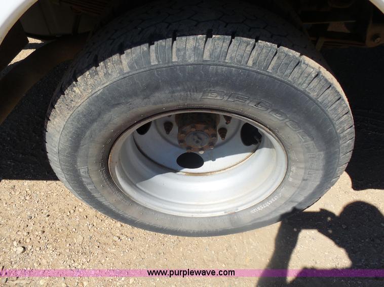 image for item AL9140 2005 Ford F350 Super Duty utility truck