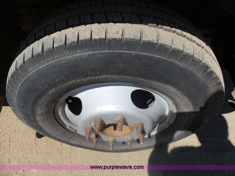 image for item AL9140 2005 Ford F350 Super Duty utility truck