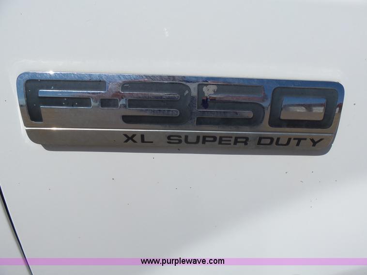 image for item AL9140 2005 Ford F350 Super Duty utility truck
