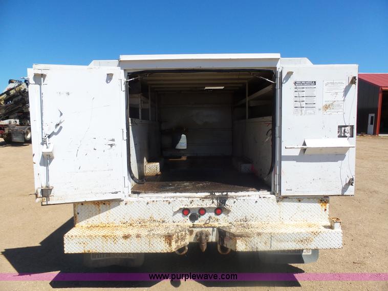 image for item AL9140 2005 Ford F350 Super Duty utility truck