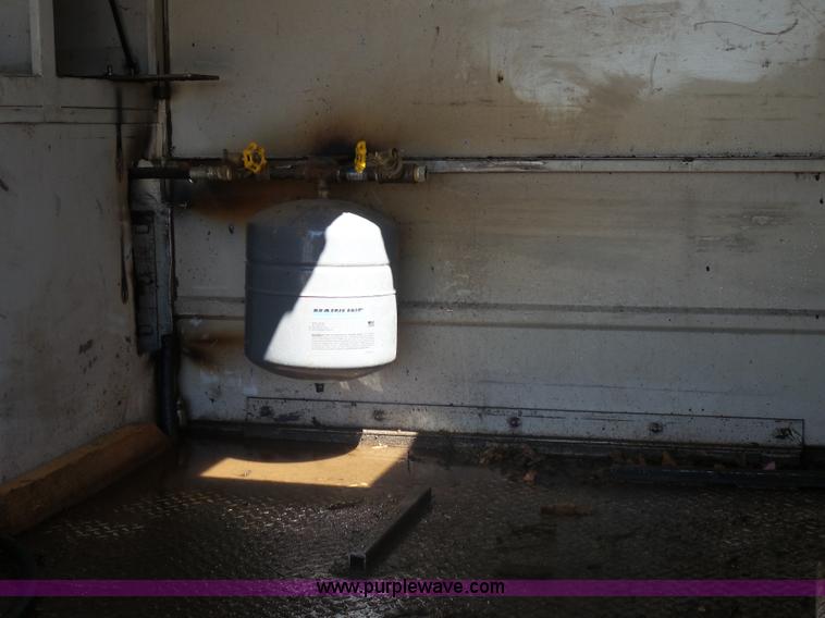 image for item AL9140 2005 Ford F350 Super Duty utility truck