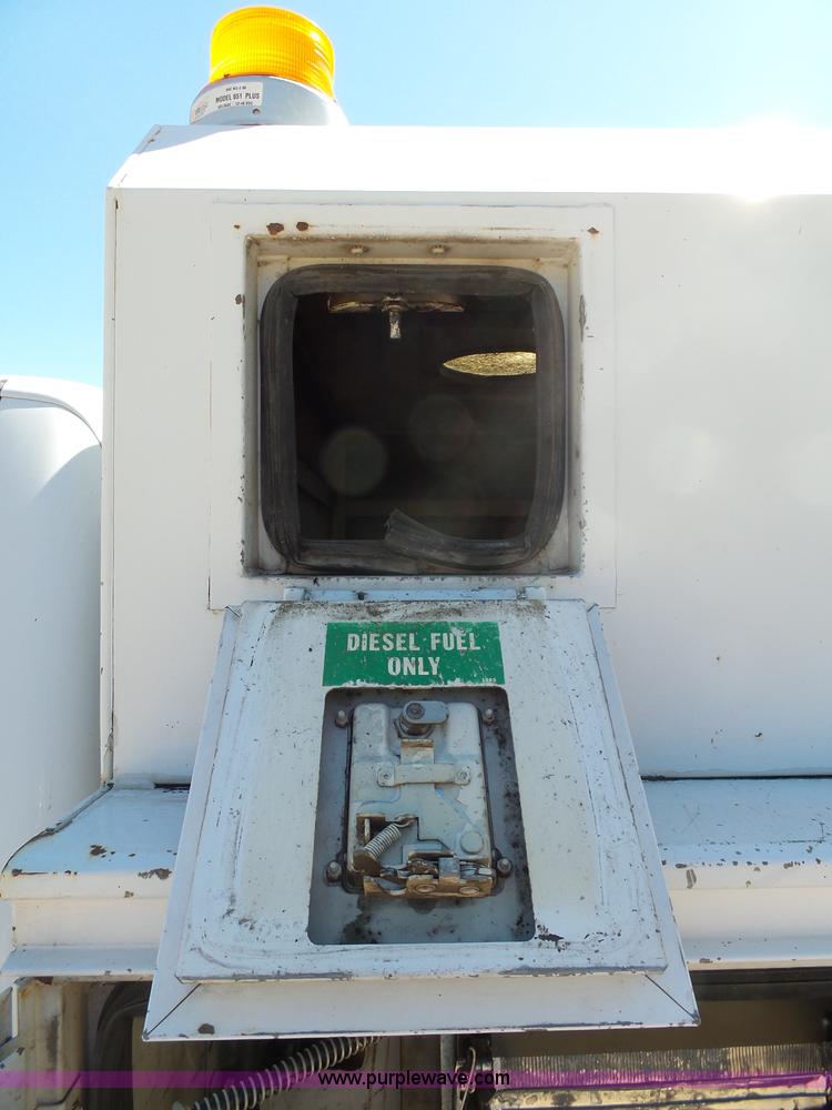 image for item AL9140 2005 Ford F350 Super Duty utility truck