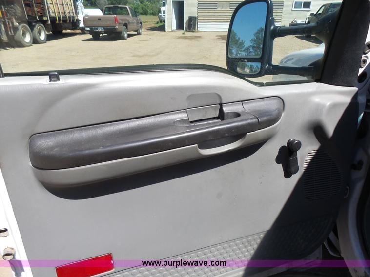 image for item AL9140 2005 Ford F350 Super Duty utility truck