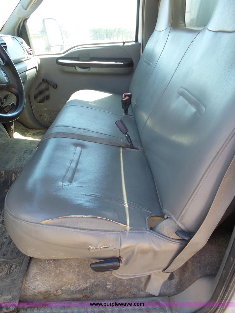 image for item AL9140 2005 Ford F350 Super Duty utility truck